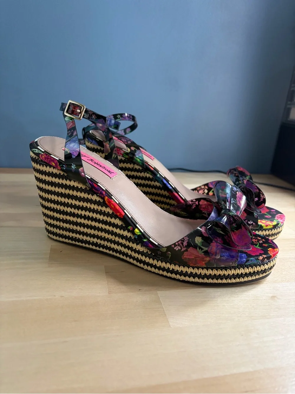 Betsey Johnson Elektra floral wedge espadrilles size 8